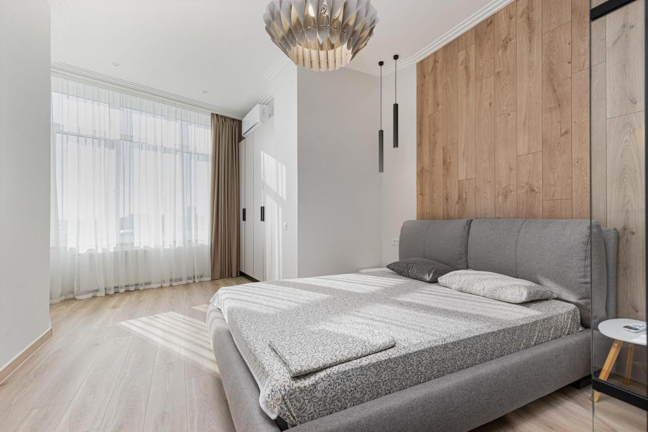 Sea Symphony 3-Bedrooms Apartment Одеса Екстериор снимка