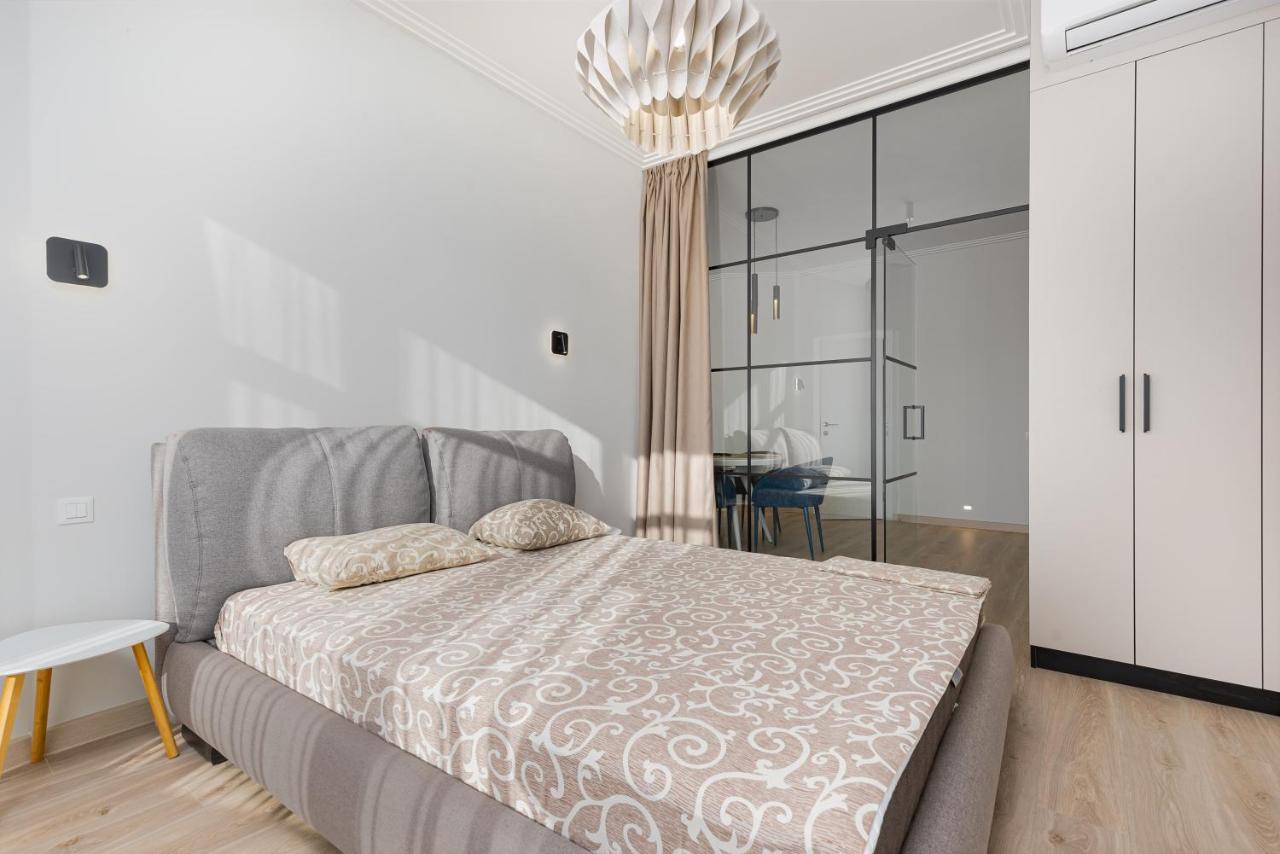 Sea Symphony 3-Bedrooms Apartment Одеса Екстериор снимка